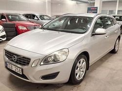 Ljusgrå (grå) Begagnad 2012 Volvo V60 Momentum Kombi | 65 000 kr (Marknadspris)