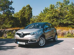 Flerfärgad Begagnad 2016 Renault Captur SUV | 94 900 kr (Marknadspris)