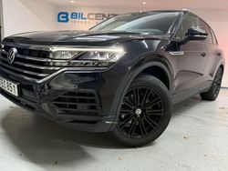 Svart Begagnad 2018 VW Touareg R-line SUV | 354 900 kr (Dyr)
