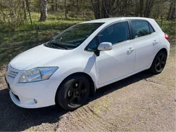 Vit Begagnad 2010 Toyota Auris Plus Halvkombi | 53 000 kr (Marknadspris)