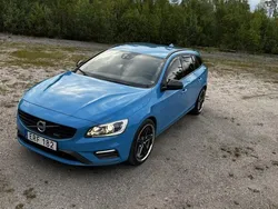 Blå Begagnad 2015 Volvo V60 R-Design Kombi | 209 000 kr (Dyr)