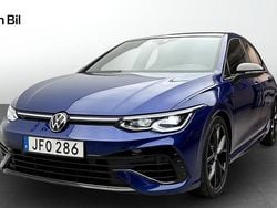 Mörkblå Begagnad 2023 VW Golf VIII R Kombi | 499 900 kr