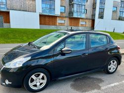 Svart Begagnad 2013 Peugeot 208 Halvkombi | 59 000 kr (Marknadspris)