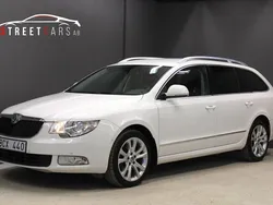 Vit Begagnad 2011 Skoda Superb Elegance Kombi | 74 900 kr (Marknadspris)