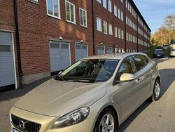 Brun Begagnad 2018 Volvo V40 Kinetic Kombi | 160 000 kr (Lite dyr)