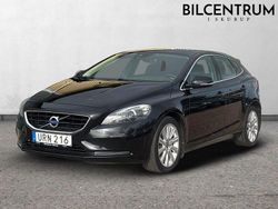 Svart Begagnad 2015 Volvo V40 Momentum Kombi | 99 900 kr (Marknadspris)