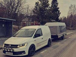 Vit Begagnad 2018 VW Caddy Minibuss | 120 000 kr (Marknadspris)