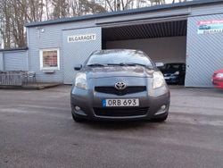Mörkgrå Begagnad 2010 Toyota Yaris Halvkombi | 29 900 kr (Marknadspris)