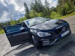 Svart Begagnad 2014 Volvo V60 R-Design Kombi | 135 000 kr (Dyr)