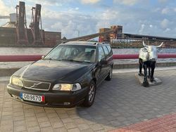 Svart Begagnad 2000 Volvo V70 Kombi | 10 000 kr