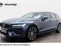 Mörkblå Begagnad 2023 Volvo V60 Plus Kombi | 444 900 kr (Marknadspris)