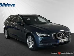 Mörkblå Begagnad 2021 Volvo V90 Momentum Kombi | 319 900 kr (Marknadspris)