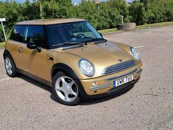 Gul Begagnad 2004 Mini Cooper Halvkombi | 33 000 kr (Marknadspris)