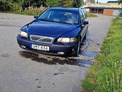 Blå Begagnad 2004 Volvo V70 Business Edition Kombi | 25 000 kr (Marknadspris)