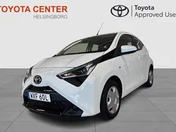 Vit Begagnad 2020 Toyota Aygo X-play Halvkombi | 119 500 kr (Marknadspris)