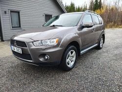 Brun Begagnad 2011 Mitsubishi Outlander SUV | 59 900 kr (Marknadspris)