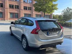 Grå Begagnad 2013 Volvo V60 Kombi | 90 000 kr (Superpris)