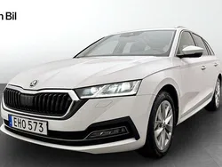 Vit Begagnad 2023 Skoda Octavia Style Kombi | 312 900 kr (Marknadspris)