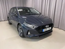 Grå Begagnad 2022 Hyundai i20 Essential Halvkombi | 184 900 kr (Marknadspris)