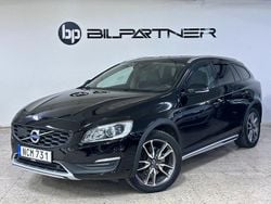Svart Begagnad 2017 Volvo V60 CC Summum Kombi | 159 900 kr (Bra pris)
