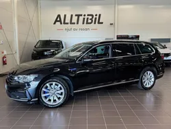 Svart Begagnad 2022 VW Passat GTE Kombi | 267 900 kr (Marknadspris)