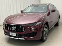 Röd Begagnad 2017 Maserati Levante SUV | 350 000 kr