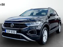 Svart (deep black pearl) Begagnad 2022 VW T-Roc Life SUV | 284 900 kr (Marknadspris)