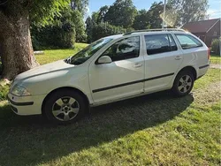 Vit Begagnad 2007 Skoda Octavia Kombi | 20 000 kr (Marknadspris)