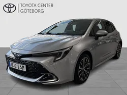 Silver Begagnad 2024 Toyota Corolla Hybrid Style Halvkombi | 314 900 kr (Marknadspris)