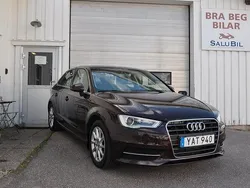 Röd (rödmetallic) Begagnad 2015 Audi A3 Sportback Attraction Halvkombi | 124 900 kr (Marknadspris)