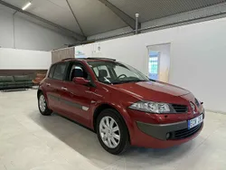 Röd Begagnad 2006 Renault Mégane II Halvkombi | 49 900 kr