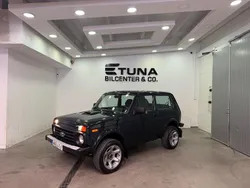 Mörkgrön (grön) Begagnad 2018 Lada niva SUV | 69 900 kr