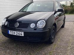 Svart Begagnad 2002 VW Polo Comfortline Halvkombi | 12 000 kr (Superpris)