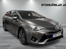 Mörkgrå (grå) Begagnad 2017 Toyota Avensis Active Kombi | 169 000 kr (Marknadspris)