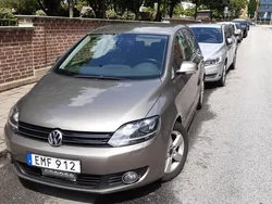 Brun Begagnad 2012 VW Golf Plus Cross Minibuss | 35 000 kr (Marknadspris)