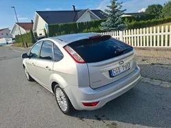 Grå (gråmetallic ) Begagnad 2011 Ford Focus Titanium Halvkombi | 29 900 kr (Superpris)