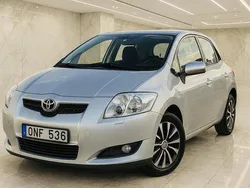 Silver Begagnad 2008 Toyota Auris Halvkombi | 44 999 kr (Marknadspris)