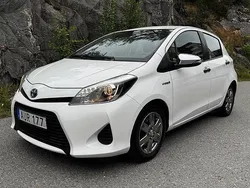 Vit Begagnad 2014 Toyota Yaris Hybrid Life Halvkombi | 93 900 kr (Marknadspris)