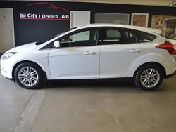 Vit Begagnad 2013 Ford Focus Titanium Halvkombi | 77 900 kr (Marknadspris)