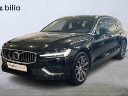 Svart Begagnad 2022 Volvo V60 Kombi | 349 900 kr (Marknadspris)