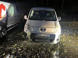 Vit Begagnad 2011 Peugeot Partner Tepee Minibuss | 10 000 kr