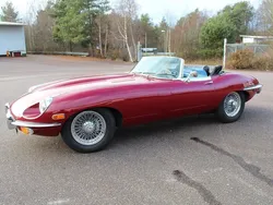 Mörkröd Begagnad 1969 Jaguar E-Type S Cab | 844 000 kr