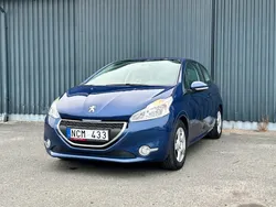 Lila Begagnad 2012 Peugeot 208 Halvkombi | 55 000 kr (Marknadspris)