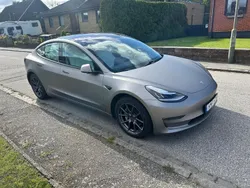 Svart Begagnad 2019 Tesla Model 3 Long Range Sedan | 299 000 kr (Dyr)