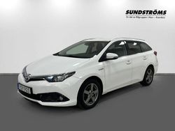 Vit Begagnad 2017 Toyota Auris Touring Sports Comfort Kombi | 139 900 kr (Marknadspris)