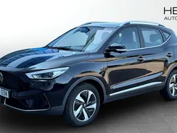 Svart (black) Begagnad 2022 MG ZS Luxury Sedan | 239 900 kr (Superpris)