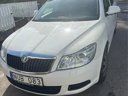 Vit Begagnad 2012 Skoda Octavia Ambiente Kombi | 34 000 kr (Bra pris)