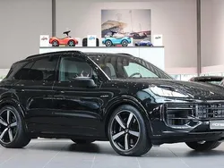Svart Ny 2025 Porsche Cayenne SUV | 1 468 900 kr (Bra pris)