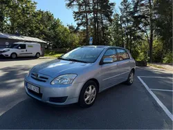 Blå Begagnad 2005 Toyota Corolla Halvkombi | 35 900 kr (Marknadspris)