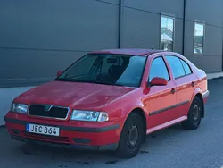 Röd Begagnad 1999 Skoda Octavia Halvkombi | 11 900 kr (Dyr)